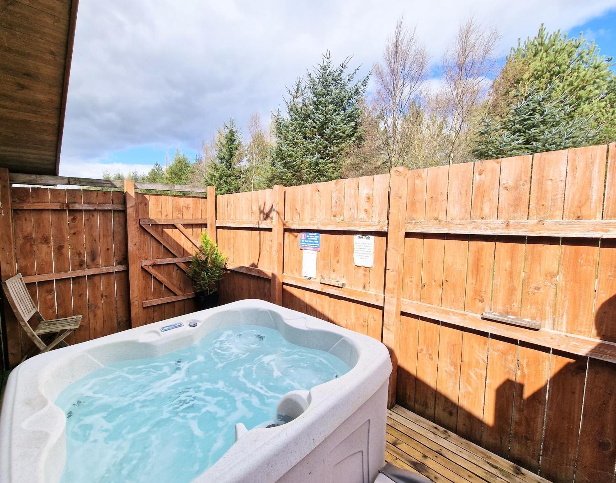 Lomond 4 With Private Hot Tub - Fife - Loch Leven - Lomond Hills Villa Kelty ภายนอก รูปภาพ