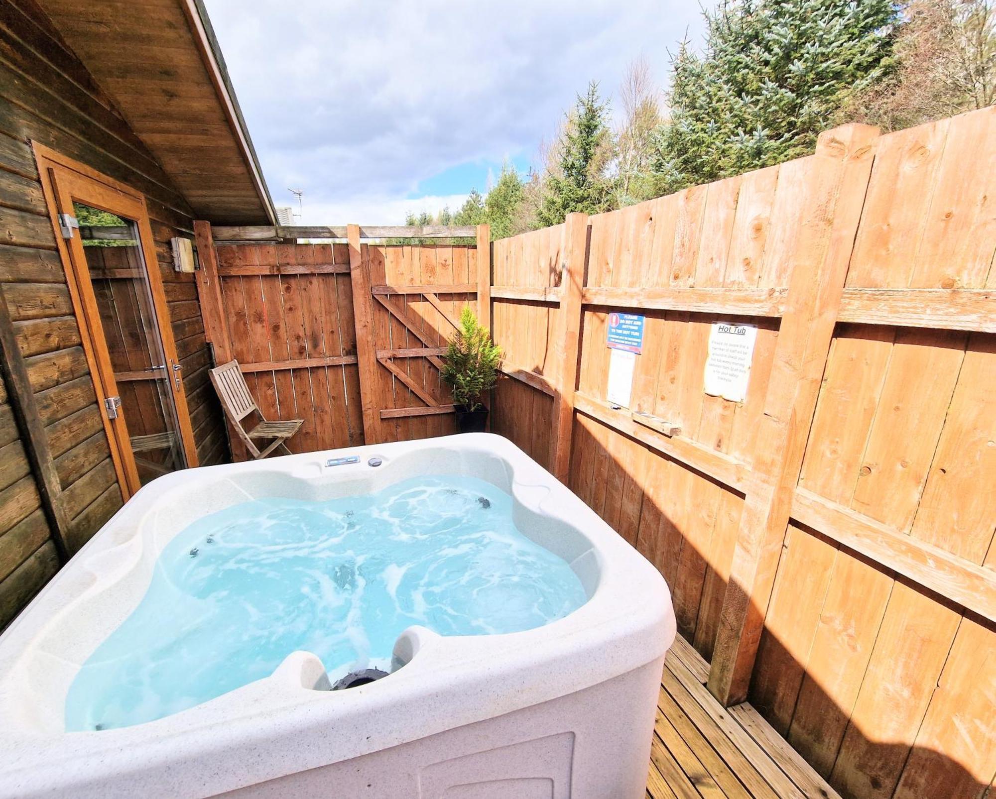 Lomond 4 With Private Hot Tub - Fife - Loch Leven - Lomond Hills Villa Kelty ภายนอก รูปภาพ